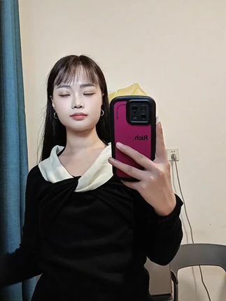 自带清冷感的一款小耳环 适合日常通勤去戴 方脸也可以去戴 价格不贵闭眼去入!!#耳环 #日常通勤 #显脸小 #轻 #平价好物