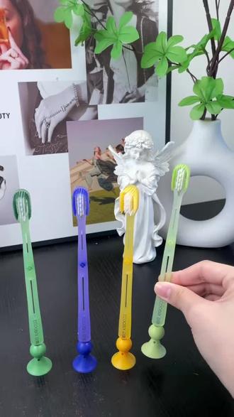 白惜抗菌牙刷 空心透气设计 银离子刷丝软毛宽头护龈#透气孔设计 #抗菌配方 #细软刷丝 #银离子防护 #宽头清洁