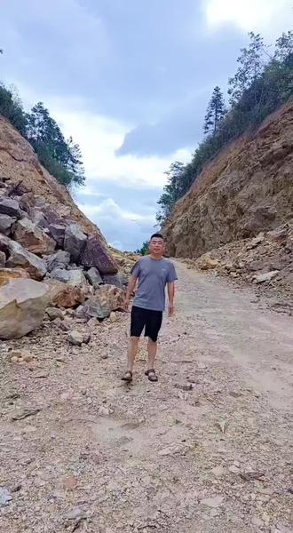 山路崎岖 #
新开的路#
星溪头到际头#
回家的近路#