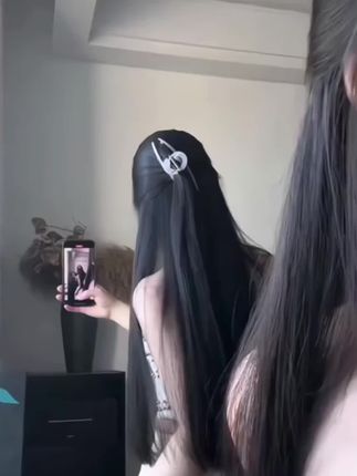 简直是掌管头发的神,不允许你们没用过这款护发精油喷雾,喷完头发香香的#护发精油喷雾 #护发精油