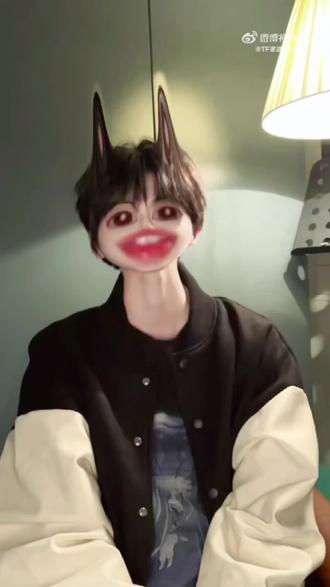 如果全世界都指责你 那哥哥蹲下来抱抱你
#张桂源