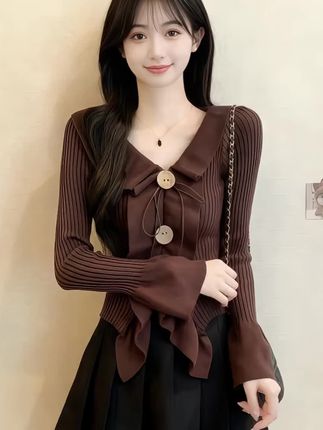 #Lisa碎花衬衫松弛度假风拿捏 #显瘦穿搭 #气质穿搭 #收腰显瘦 #高级感穿搭 @抖音小助手 @抖加🔥上热门🔥dou+🔥热点宝