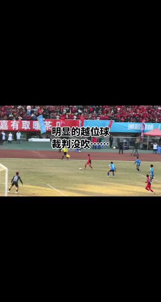 娄底队输球输人品👎👎👎,跟谁踢球都能干架,,,,这场淘汰赛裁判想把永州淘汰,也是尽了全力了,结果还是没扭转战局,,,正义必胜!!!恭喜我大永州进入湘超四强!#湘超#湘超娄底VS永州#湘超永州#永冲锋
