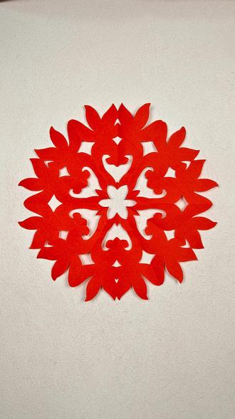 富贵长寿团花,花纹连线,剪完展开那一下成就感爆棚! #窗花 #对称美学 #手工 #剪纸 #传统文化