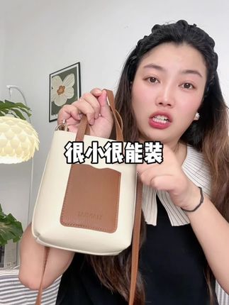 现在每天出门我都背它,又百搭又能装。#手机包