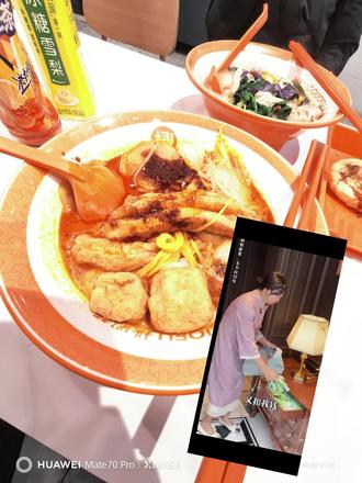 紫薯精别吃刘文祥了,吃点杨国福吧#周小闹 #紫薯精 #杨国福麻辣烫 #刘文祥麻辣烫 #打双闪