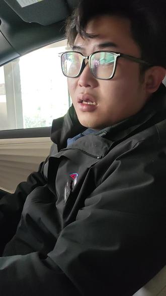 给大家接受一下N6无线充电的功能#东风日产N6 #N6