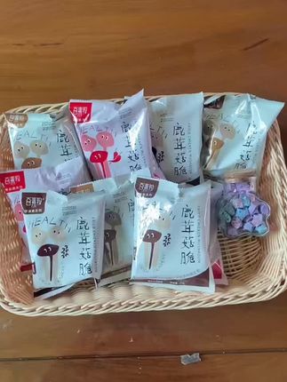 这个鹿茸菇脆酥真的很好吃啊。香辣原味和椒盐三个味道都好吃,建议拍混合。