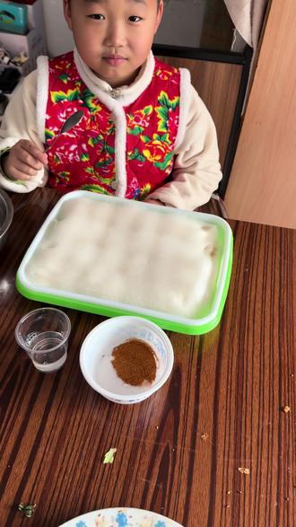 终于轮到我们玩儿霉豆腐了
#霉豆腐 #霉豆腐制作 #小朋友的快乐就是如此简单