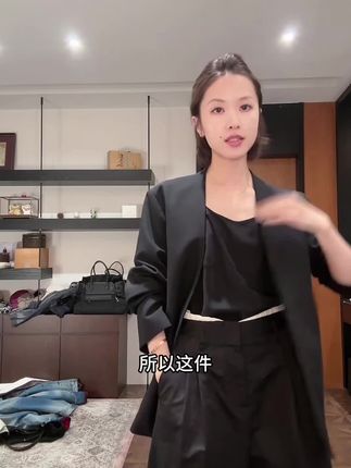 品质很好的一件西装外套,喜欢高品质的你可以下手,气质女神必入。