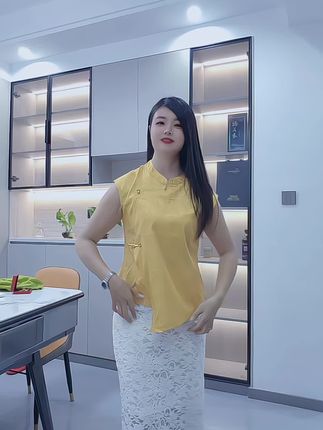 自信比美貌更有杀伤力当你满脑子都是更好的自己,大胆 野心 明媚的张扬,努力向上的生命力最迷人#穿搭 #新中式国风 #高级感穿搭 #气质穿搭 #谁穿谁好看