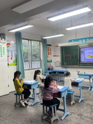曾经热闹的村小,现在一个年级一个班,一个班六个娃。站好自己的岗💪#教师日常 #乡村小学日常 #乡村小学里的一束光