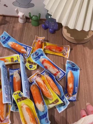 盐津铺子蟹柳棒,真实蟹肉低脂美味,丝丝鲜甜为健身生活加分!