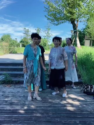 库存走一个,姐妹相聚快乐时光!谢谢亲们的光临和支持!一路相伴!忠心感谢你们给我的信任与鼓励!祝你们身体健康!事事如意!
