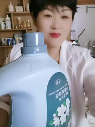 #比香水还香的山茶花洗衣液。9块9到手12斤。超便宜,超划算。持久留香。家居好物。正在热卖。