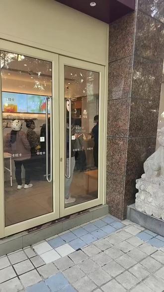 今天定了70杯了,门店限购4杯,要差不多20个人给我排队#卡旺卡 #詹记桃酥