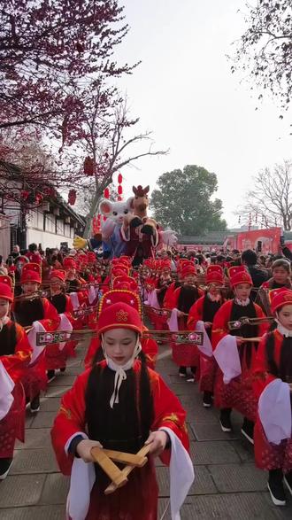 #桃花红春又来#人人笑颜开 #财源滚滚来 …