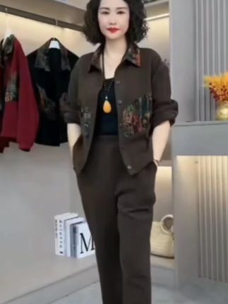 秋冬欧棉绒套装,面料舒适有弹力#洋气减龄 #做工精细 #遮肉显瘦 #高端大气 #谁穿谁好看 。