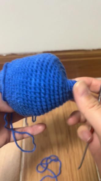 海洋系列之鲸鱼🐳之主体教程来咯‼️
这个教程剪到我快崩溃🫠
1.环起 6x=6
2.v=12
3.x.v=18
4-5.18x=18
6.( x.v ) *3.6v. ( v.x ) *3=30
7.30x=30
8. ( x.v.x ) *3 ( x.v ) *6 ( x.v.x )*3=42
9-10.42x=42
11.11x.( 2x.v)*6.13x=48
12-15.48x=48
16.12x.a.20x.a.12x=46
17.46x=46
18.16x.a.10x.a.16x=44
19.44x=44
20.16x.a.8x.a.16x=42
21.42x=42
22.( 9x.a)*3.9x=39
23. ( x.v ) *2 ( 9x.a ) *2.9x. ( v.x ) *2=41
24.9xa. ( 5x.a ) *3.9x=37
25.( x.v ) *2.3x.a. ( 5x.a ) *33x. ( v.x ) *2=37
26.10x.a. ( 3x.a)*3.10x=33
27.x.v.2x.a.3x.a. ( 4x.a )*3 2x.v.x=30
28.( x.v ) *2.4x.a. ( 2x.a ) *34x. ( v.x )*2=30
29.9x. ( x.a ) *4.9x=26
30.2v.7x.4a.7x.2v.=26
31.10x.3a.10x=23
#钩织#钩织教程 #鲸鱼 #海洋系列#海洋毛毯