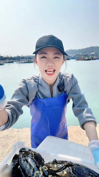 不怕你不买,就怕你花钱上当受骗,不知道码头直发的石斑鱼品质高,价格实惠,肉厚刺少,鲜美嫩滑,老人小孩都可以吃#海鲜 #海鲜原产地 #海鲜水产 #石斑鱼 #渔民日常