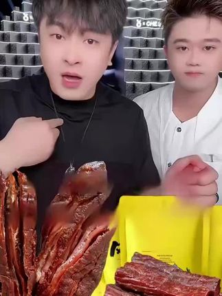 辛巴严选,科尔沁牛肉干震撼来袭!精选牛后腿肉,经腌制、晾晒、烘烤三重工艺,肉香浓郁,嚼劲十足,一口就爱上!#风干牛肉干 #无限回购的宝藏单品 #内蒙古特产牛肉干 #辛巴