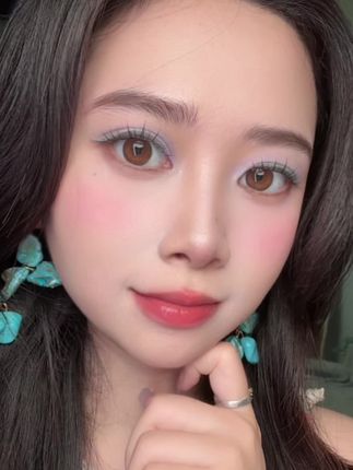 夏天必备的防晒气垫,真的很适合日常出门#日常妆 #神仙眼影盘呀 #美妆种草 #化妆技巧 #美妆