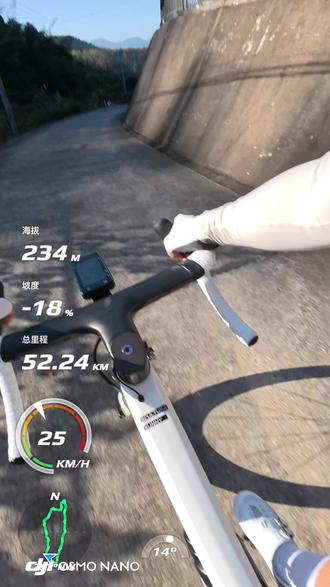 圈刹碳轮下陡坡真的胆战心惊
刹车不敢捏太重
但是坡陡弯多又怕冲进沟里#双轮驱动bike #放坡 #库存 #公路车