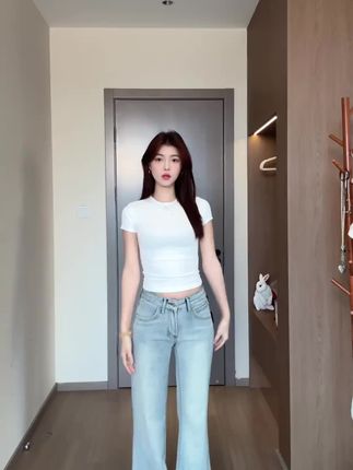 美式浅色高腰宽松微喇牛仔裤女夏季新款直筒修身显瘦喇叭拖地裤潮#洋气上档次 #休闲减龄穿搭 #时尚穿搭 #高级感穿搭 #新款分享
