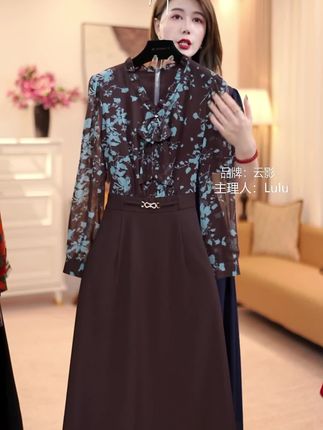美丽,一半来自活得精致,一半来自穿着打扮,与其 仰望时尚,不如穿在身上#品质女装 #衣服质量杠杠的好 #衣服穿搭