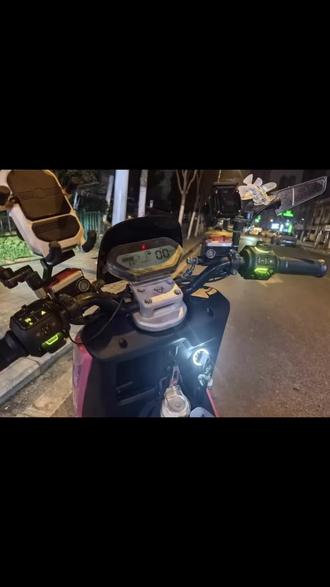 支持小牛全系车型:FXT/NX/风速,NXT,U+B,U2,Umax,FX,SQI,NQI,NT,MT,NLT,NSt等车型使用 NXT组合开关,幻彩210种颜色可调
#小牛电动 #nxt #九号电动 #极核 #男人的玩具