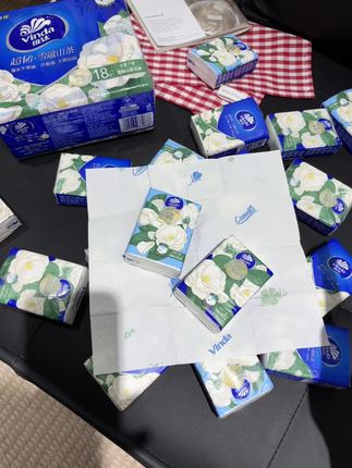 维达!你真的太懂我们女孩子了!居然出了对半撕的手帕纸,还是清新淡雅的山茶花香味的,出门这氛围感直接拉满啊!#纸巾#女生必备#维达纸巾 #好东西一起分享