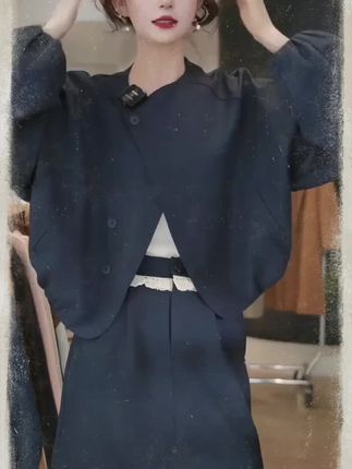 藏青色休闲松弛感时尚套装裙女秋季2025新款外套半身短裙两件套#早秋穿搭公式来了#早秋姐感穿搭气质顶满#2025年秋季都流行穿什么#今日份琥珀流光少年感穿搭#微胖小个子女生初秋松弛感穿搭