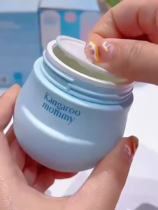 🔥宝妈必看!夏日宝宝肌肤救星来啦  夏天带娃出门,宝宝的脸一晒就红,又干又痒,看着好心疼😫 别担心,我找到一款超厉害的宝宝面霜——袋鼠妈妈小冰霜,简直是夏日宝宝肌肤的“灭火器”🧯#护肤 #儿童面霜 #宝宝面霜 #面霜 #好物推荐