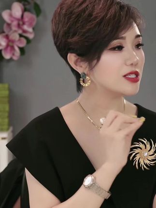 #上热门 铜合金合成锆石耳饰 2025欧美轻奢新款复古高级感金色耳环女耳圈#热门 #热门音乐🔥 #热门短剧推荐