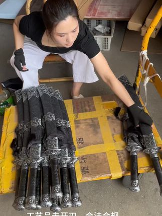 大刀真的是爱了#牛尾刀 #中华冷兵器 #龙泉宝剑 #刀剑 #匠心制作