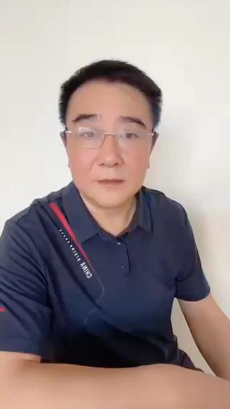 中考数学提分:62分—>116分,做法很简单! 62分的孩子,二模考了116分,我是这样做到的。
春节后一个家长家长带孩子找到我,期末数学62分!
开学以后每天中午来我这里学习半个小时
这半个小时只做一件事,从初一开始、做每章的复习题,做题的过程中、哪里有漏洞就去补哪里,每天这样、雷打不动。同时要求孩子:老师布置的作业能做多少就做多少,但是前提是要保证10:30以前睡觉,坚持了两三个月的时间考试1 16,这个孩子中考数学120、重点高中没问题!
#中考数学 #山东中考 #中考家长 #数学提分
