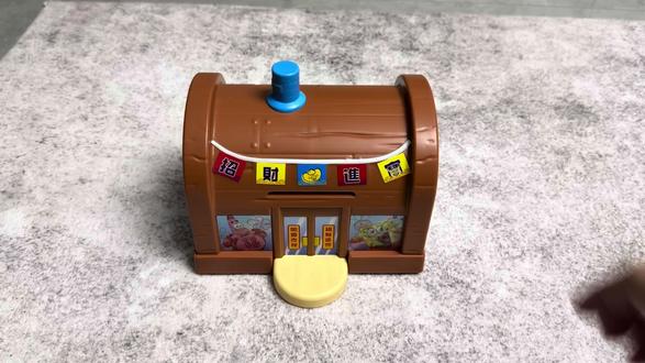 肯德基新玩具,海绵宝宝发牌机,这个实用,以后打扑克解放双手了。
#肯德基海绵宝宝发牌机 #玩个很新的东西