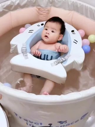 宝宝多游泳,睡觉也踏实,天冷了出去也不方便,买了个桶自己在家游,叠起来不占空间,大人也可以泡澡哦,超方便!#iuu游泳桶 #宝宝游泳 #母婴好物 #居家好物