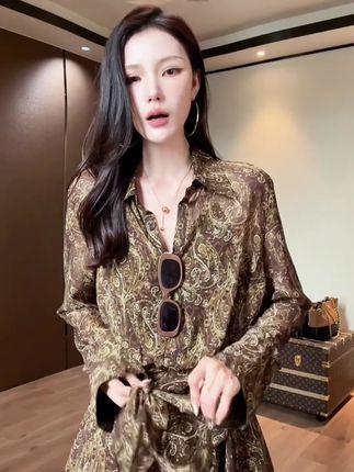 2025早秋新款性感风松弛感修身气质高腰通勤百搭舒适时尚连衣 #高级感穿搭 #潮流时尚穿搭 #只做高品质 #设计感连衣裙 #气质美女穿搭