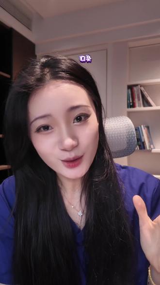 真的会有人因为口臭不好意思看牙吗? 别再因为口臭不敢看牙🦷了
真的,🥼什么大场面没见过。
很多口气不是天生味大,而是口腔里悄悄藏了细🦠和食物残渣。
时间一久,它们就开始发酵、产味,懂的都懂,嘴里那股上头感就来了。
两种方法自测口臭!
所以别内耗,也别硬扛,口臭不是社死现场,早点把清洁盲区和牙龈问题处理掉才是正解。
#刷牙 #口臭 #口腔健康 #飞利浦电动牙刷