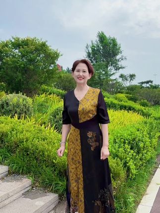 这个世界上属于你的东西只百两样。一个是快乐,一个是健康。如果这两样东西都没了,那么你的人生基本上就一无所有了。所以,一定要快乐,一定要健康。