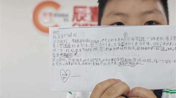 最好的母亲节礼物,不是鲜花也不是红包,而是稚嫩又真挚的声音 《给妈妈的一封信》
孩子写下自己的心声,读给妈妈听,属于妈妈独一无二的礼物#艺术成长记录 #母亲节