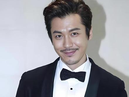 王东自曝家暴后首度回应!21岁儿子智商仅11岁,竟靠姐姐接济 #娱乐八卦 #明星娱乐 #王东 #明星家庭