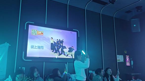 抖一点库存~谁说我们朋朋妈只会啦啦啦的!我们也会唱整首好不好❗❗❗#我也唱一下,想唱就唱记录我的生活 #梓渝 #极速小鱼 #YUNI #KTV