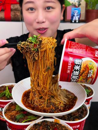 香香辣辣米线爽滑爽口分量足,亲测推荐