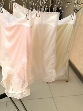 孕愉高腰孕妇内裤:从孕期到产后的贴身守护 孕期怕勒腹、产后需护腰?选这款“孕愉”高腰内裤就对了! 它专为孕早中晚期及产后妈妈设计,高腰版型超贴心——孕期能稳稳托住孕肚、护住腰腹不着凉,产后还能轻柔包裹腹部,而且做到了全周期无痕,穿在里面不卷边、不卡肉,搭配任何衣服都隐形,完全没有束缚感。 面料更是软到犯规,亲肤透气不闷汗,哪怕全天贴身穿着也超舒服。从怀孕到产后恢复,一条就能搞定,给妈妈们满分的穿着体验! #孕愉孕妇内裤 #孕期产后必备 #高腰护腹内裤 #无痕孕妇内裤 #孕期贴身衣物