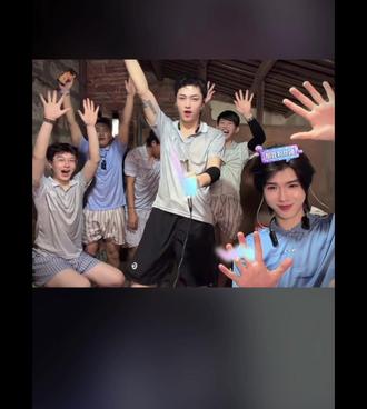 我的爱播 jiojio少爷唱歌了 听上瘾了
@杰尼龟 @杰尼龟的小号 @詹那夫JANEV
#直播名场面 #非常打扰组合合体