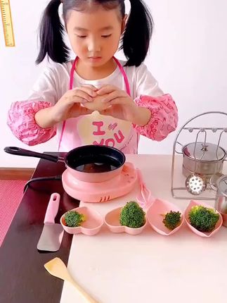 #我要上热门 孩子总爱看我做饭,就给她安排了这套#迷你小厨房 真的可以煮熟,边玩边锻炼厨艺爱好。 #真煮迷你厨房 #儿童厨房玩具#过家家玩具
