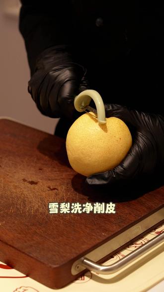 懒人必学!梨去皮煮软加冰糖,5分钟get暖呼呼的润喉冰糖雪梨汤~#冬季暖胃美食 #好好吃饭大赛 #当季新菜单挑战赛 #冰糖雪梨