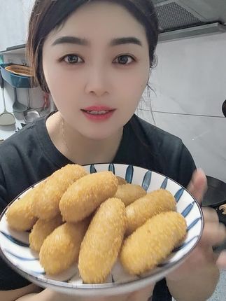大人小孩都喜欢吃的红糖糍粑,13块9发两袋,喜欢吃的姐妹们小黄车直接拍#糍粑 @抖音小助手